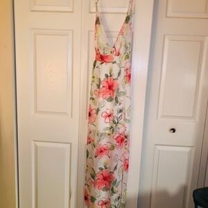 Floral Maxi dress slit 💗